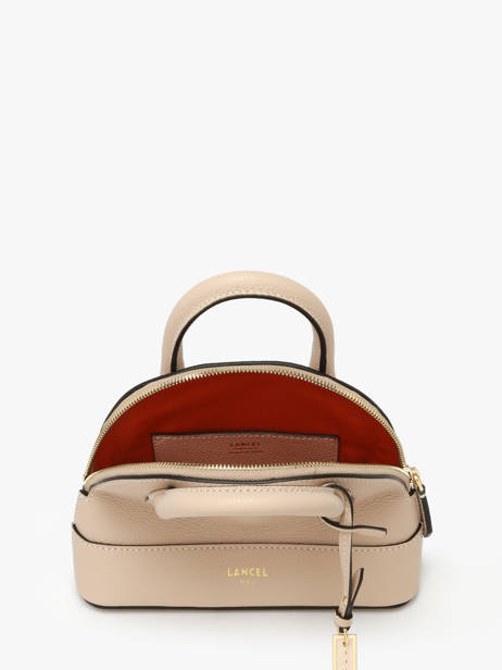 Cross Body Tas Belleville Leder Lancel Beige belleville A13735 ander zicht 3